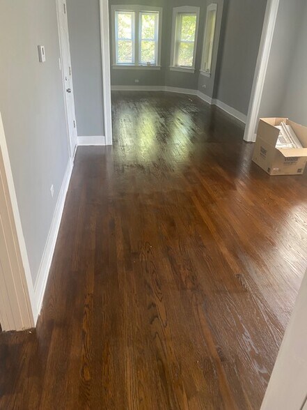 Building Photo - 7940 S Kingston Ave