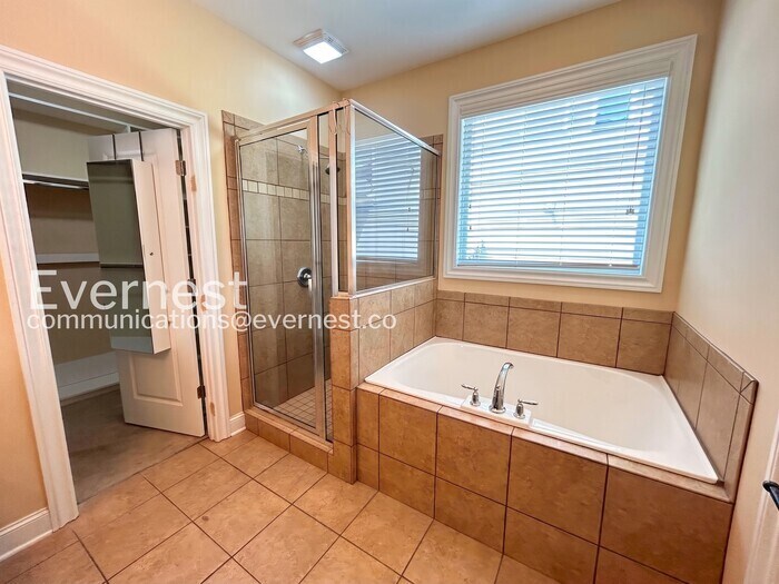 Building Photo - 1500 Drew Dr