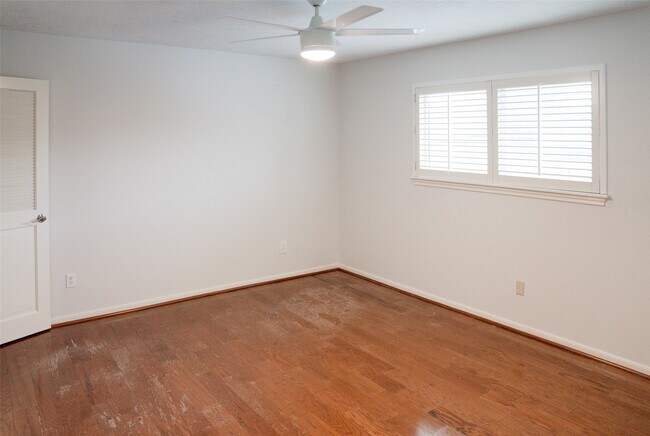 Building Photo - 16611 Brenton Oaks Dr
