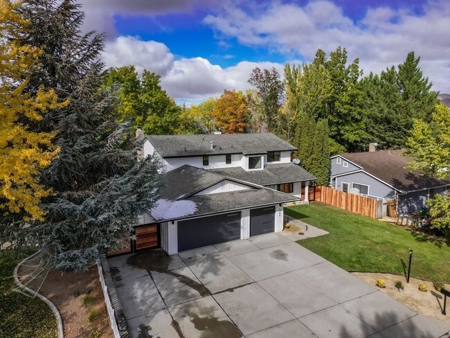 Building Photo - 3390 Thornhill Dr