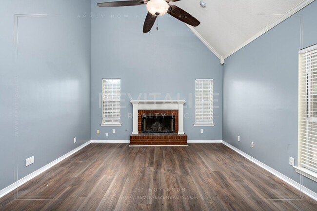 Building Photo - Creole Style 3 Bed 2.5 Bath Home on Oversized Lot