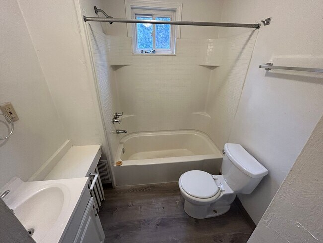 Building Photo - Super Spacious Three Bedroom on Bates Street! Deck & Patio! Washer & Dryer Included! Call Today!