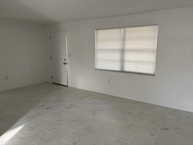 Building Photo - 4515 Needle Palm Dr