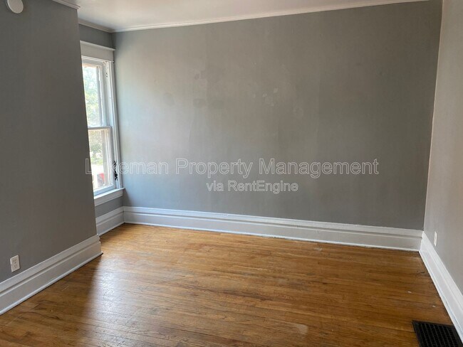 Building Photo - 720 Oak St