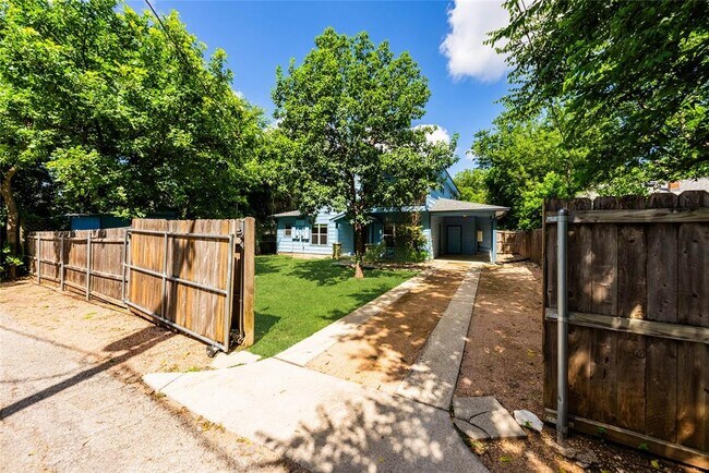 Building Photo - 4505 Red River St