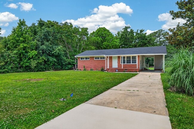 Building Photo - 2527 Country Club Rd