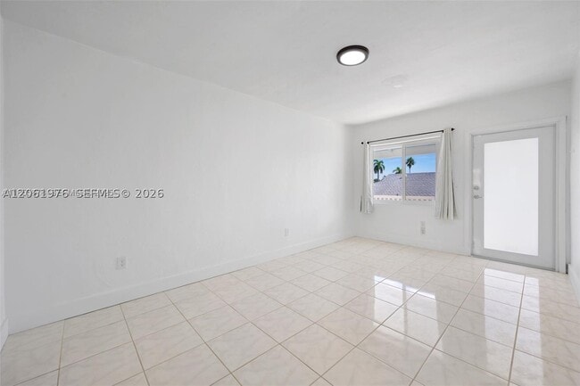 Building Photo - 550 NE 82nd St