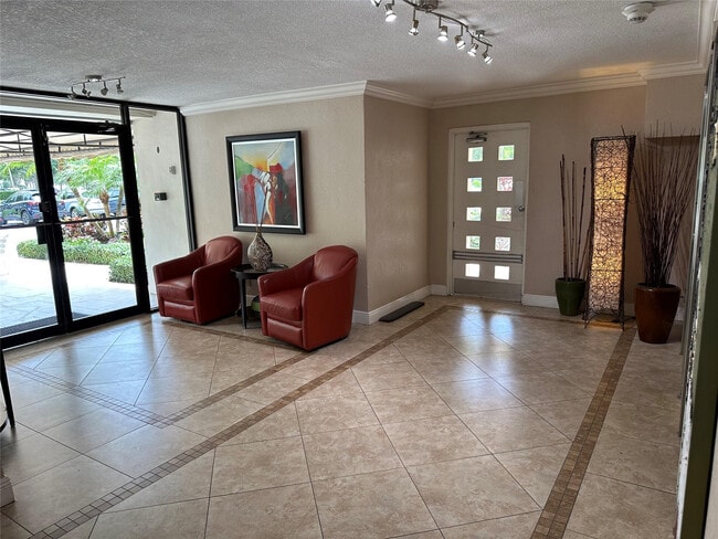 Building Photo - 2651 S Course Dr