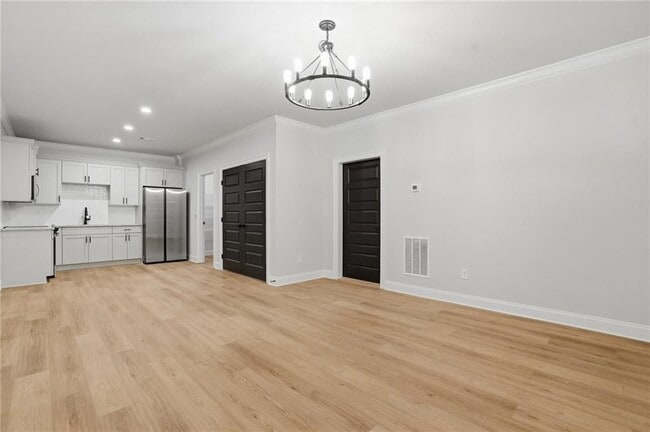 Building Photo - 1254 Six Sisters St