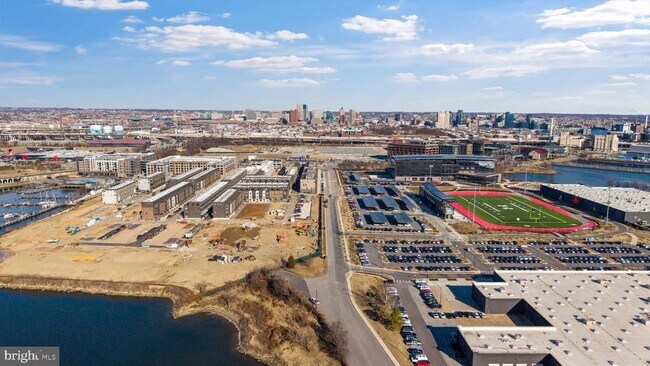 Building Photo - 2709 Light St