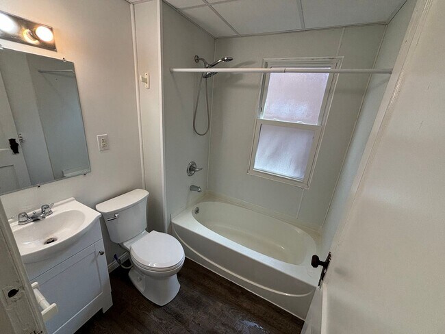 Building Photo - 825chest