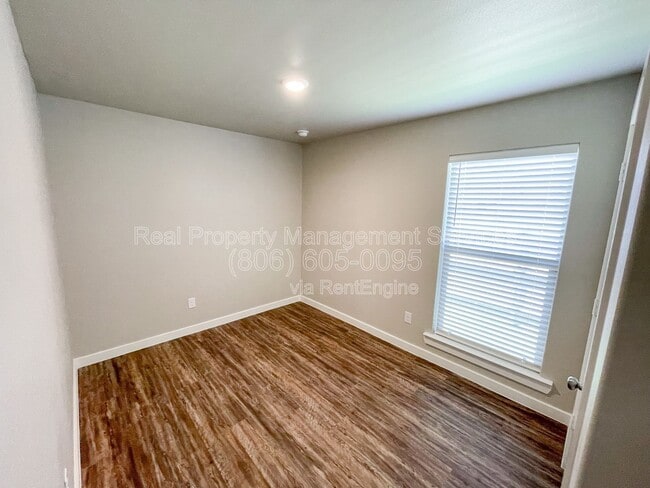 Building Photo - 2147 Kokomo Ave