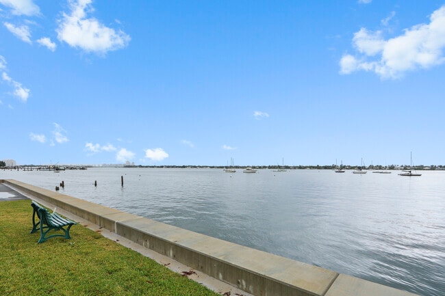 Building Photo - 4500 N Flagler Dr