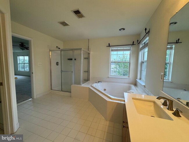 Building Photo - 105 Fredericksburg Dr