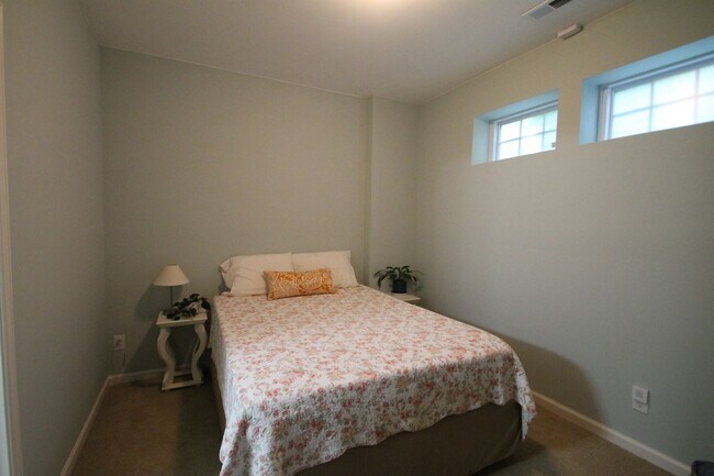 Building Photo - Exclusively Offered by Muse Realty Rentals...
