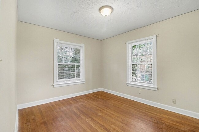 Building Photo - Great Emory Area Rental