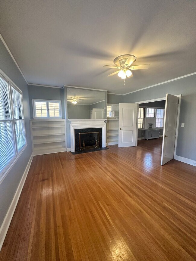 Building Photo - 2007 Kenilworth Pl