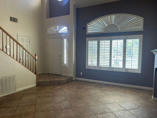 Building Photo - Beautiful Green Valley Home