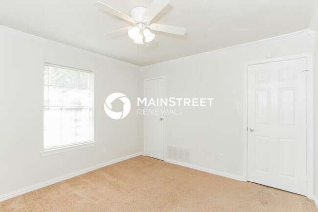 Building Photo - 3 Bedroom Pet-Friendly Home in Lewisville, TX with Main Street Renewal