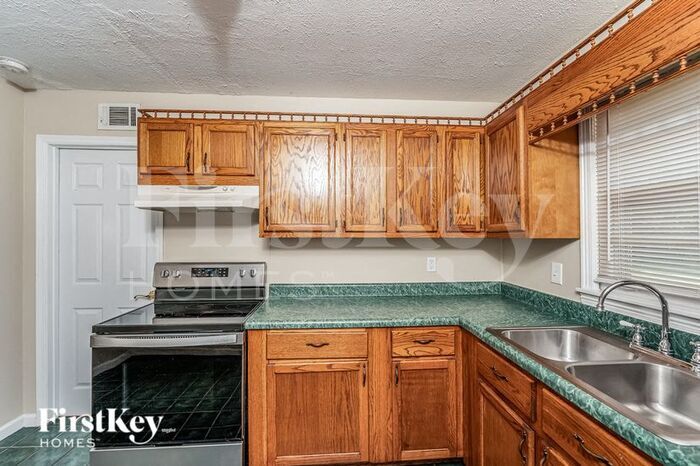 Building Photo - 308 Orange Cir