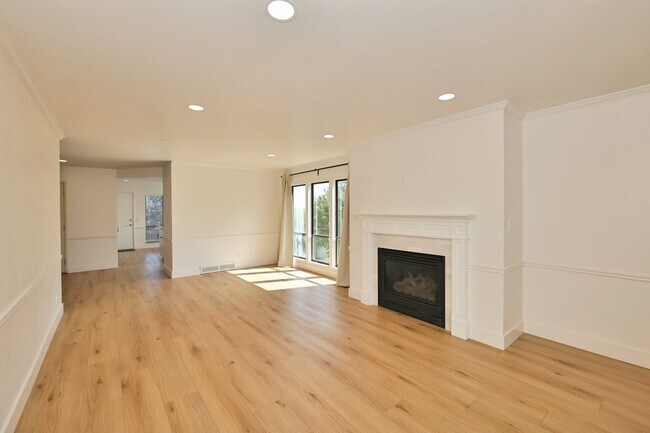 Building Photo - 4498 W Skye Dr