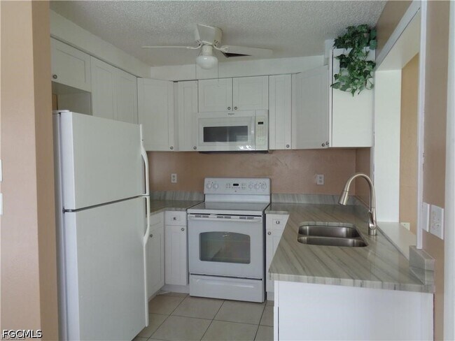 Building Photo - 4402 SE 20th Pl