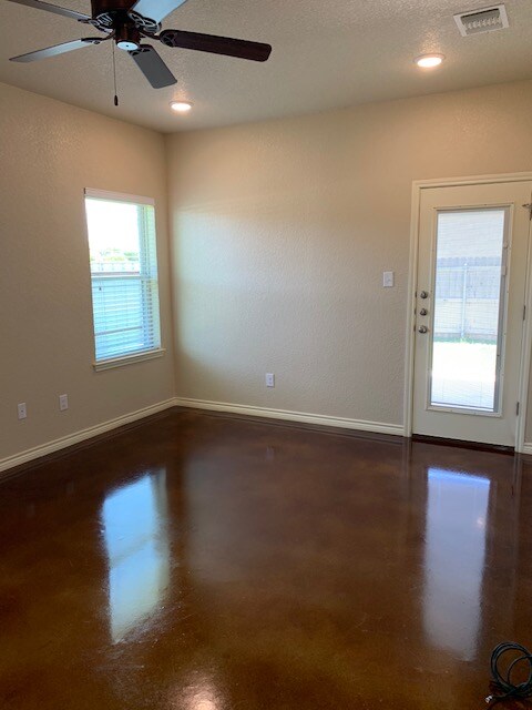 Building Photo - 6106 Boxelder Trail