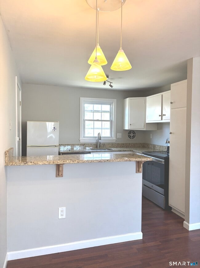 Building Photo - 25 Grandview Dr