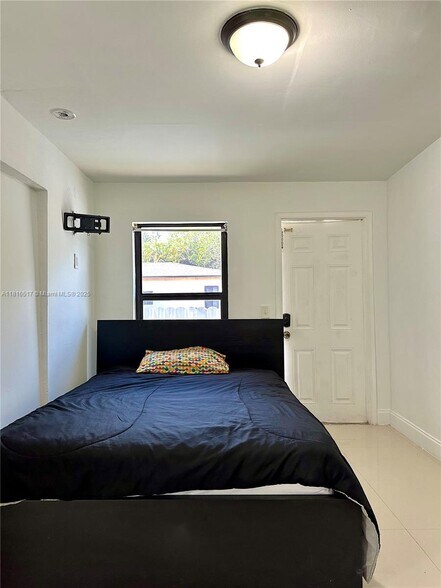 Building Photo - 2467 NW 95th Ter