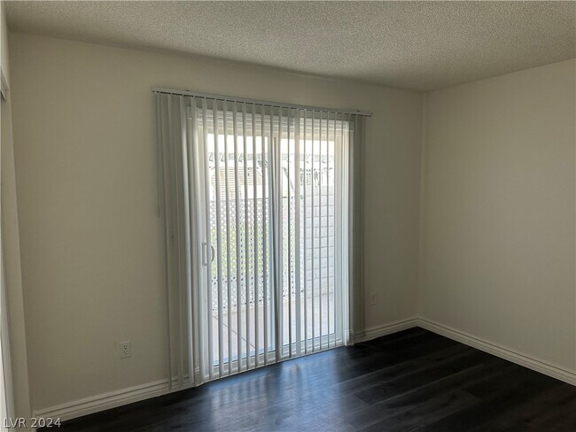 Building Photo - 1121 Willow Tree Dr