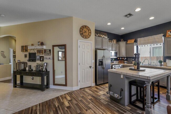 Building Photo - 2477 Veneto Ln