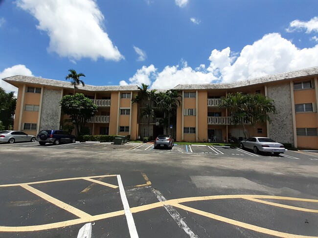 Building Photo - 7400 Miami Lakes Dr