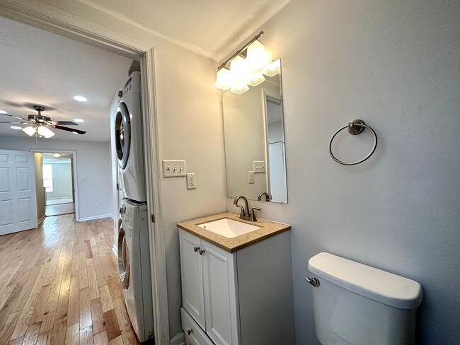 Building Photo - Apartment in Upper Fells Point!