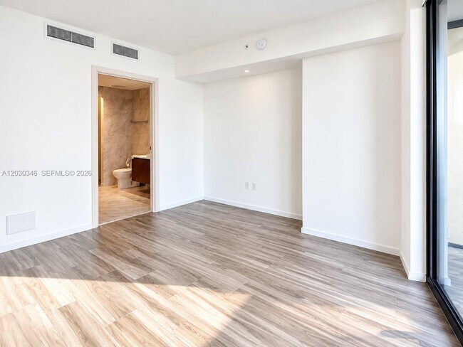 Building Photo - 801 S Miami Ave