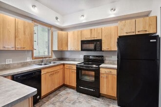 Building Photo - 206 E 27th St