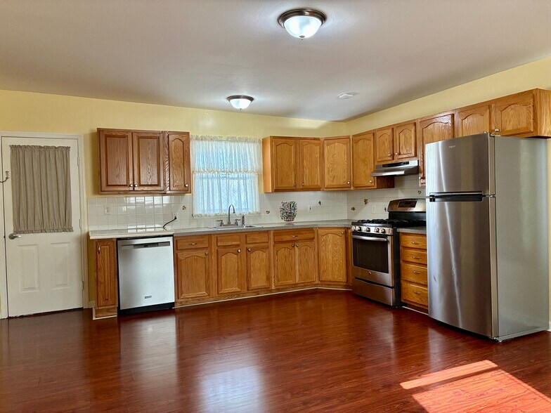 Building Photo - 42 Primrose St