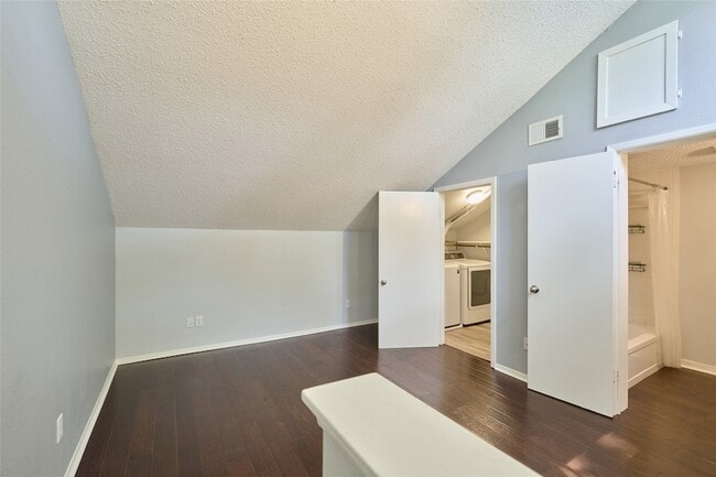 Building Photo - 12900 Walden Rd