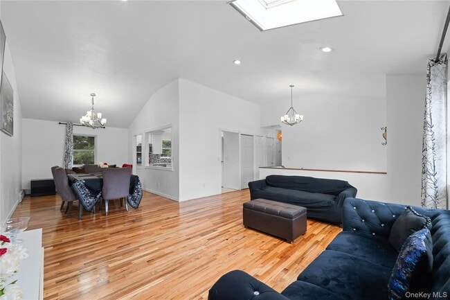 Building Photo - 46 Crown St