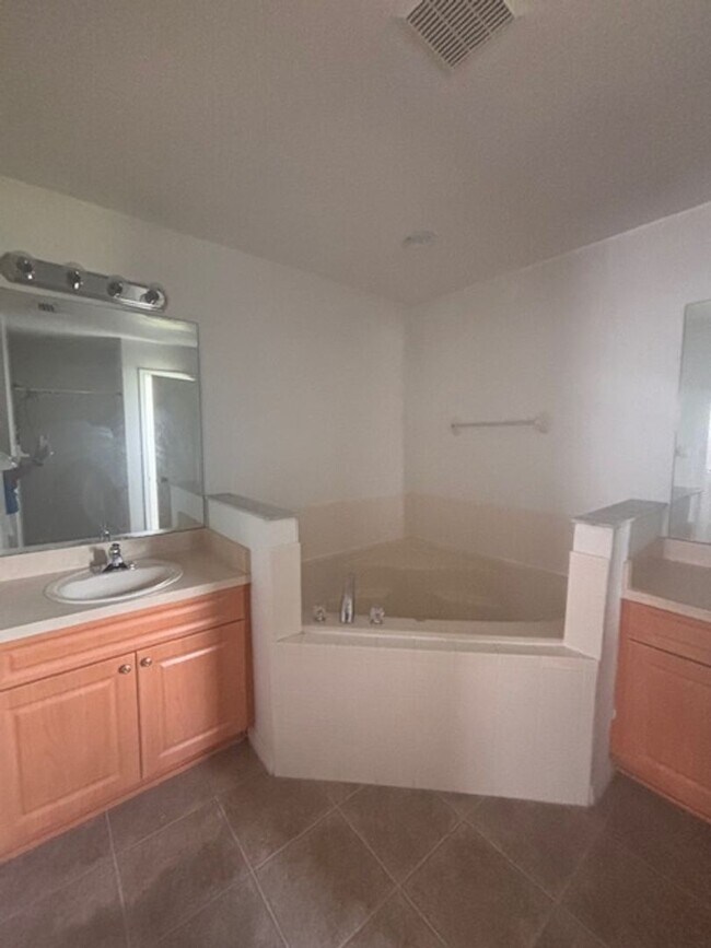 Building Photo - 1716 Minnow Ct