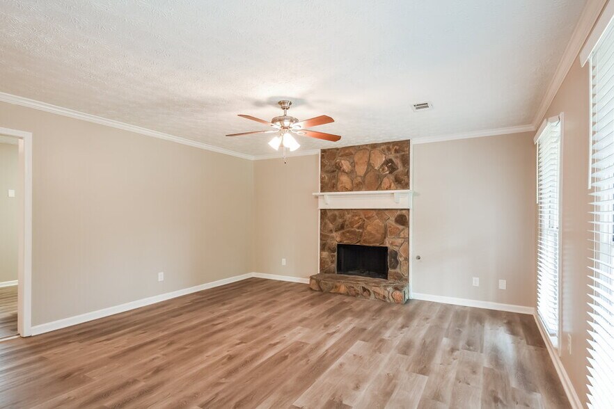 Building Photo - 40 Breckenridge Ln