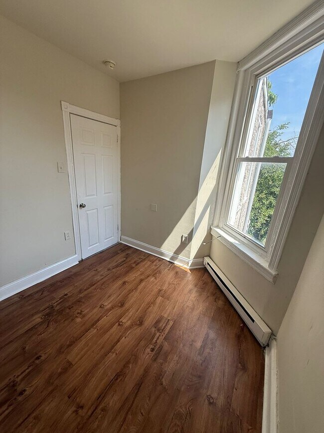 Building Photo - 3 BED 1.5 BATH HOME FOR RENT.