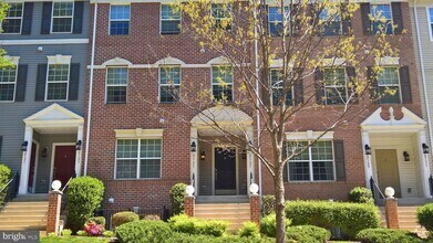 Building Photo - 2125 Hideaway Ct