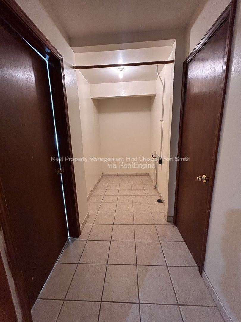 Building Photo - 1306 S 41st St