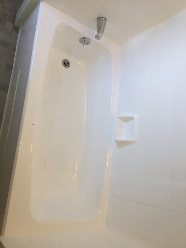 refinished soaking bath - 116 Grove St