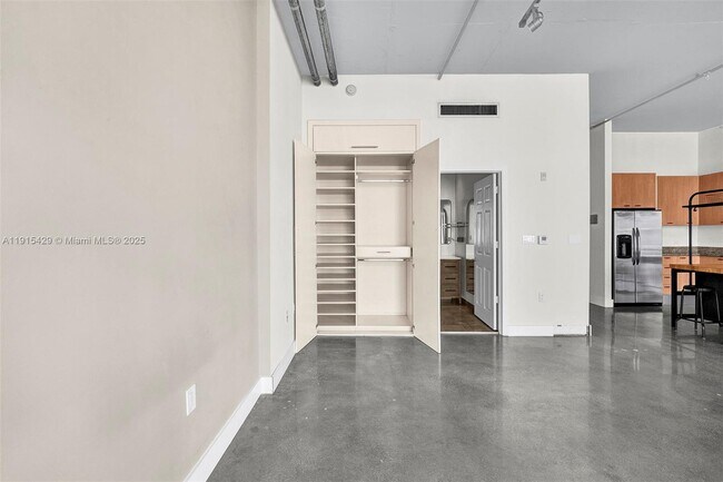 Building Photo - 2100 Van Buren St