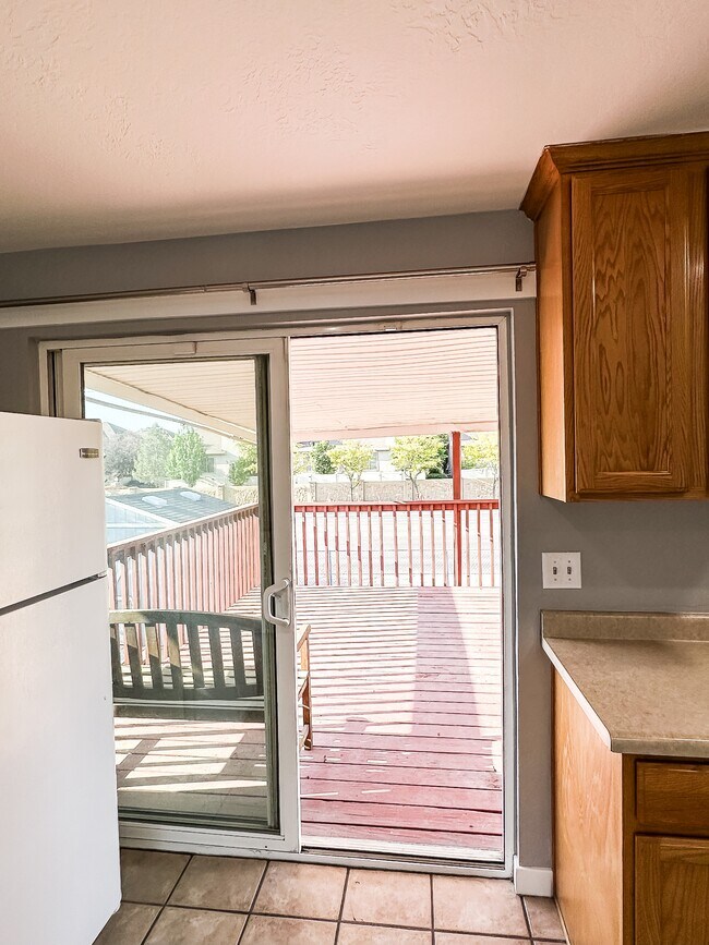 Building Photo - 1545 Barbara Cir