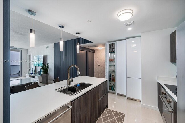 Building Photo - 488 NE 18th St