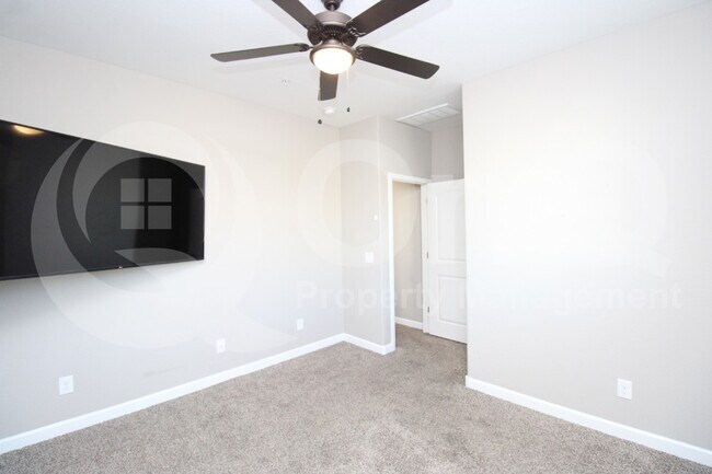 Building Photo - 1255 N Arizona Ave