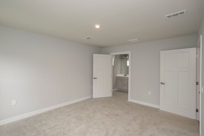 Building Photo - 711 Cottage Dr