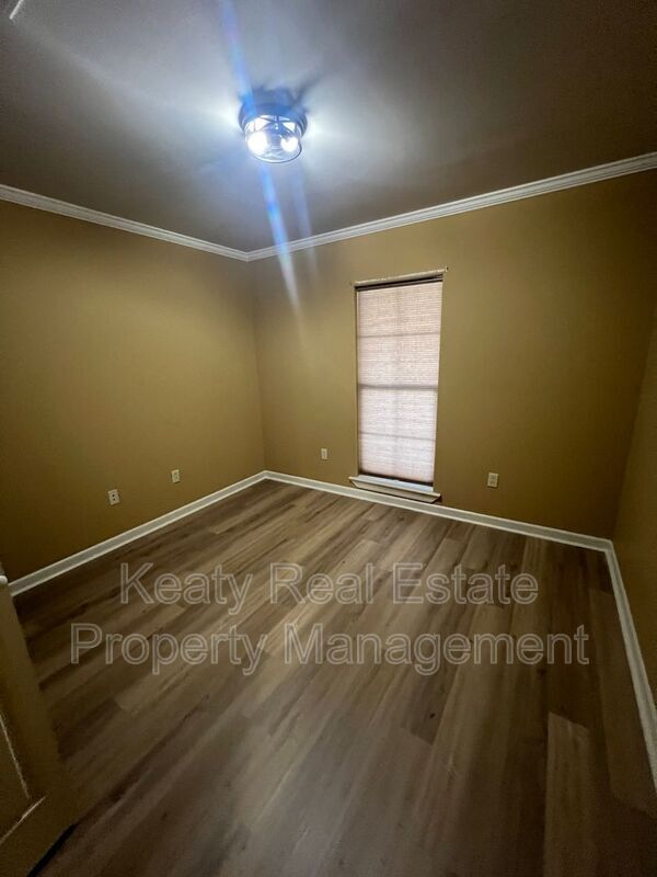 Building Photo - 1510 S Patout St